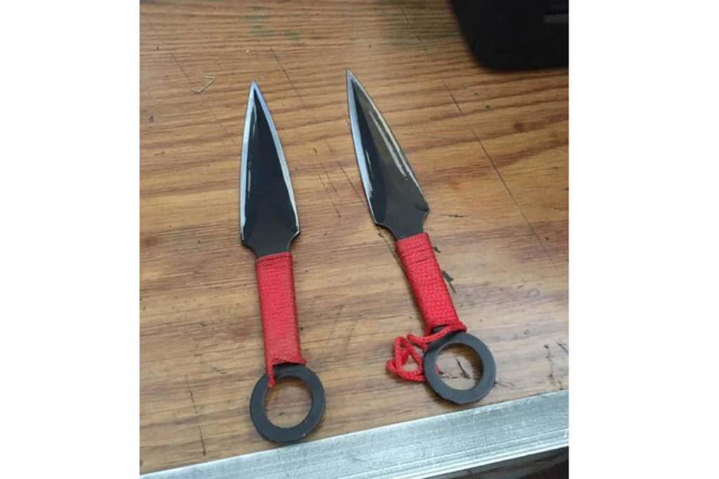 Polisi memperlihatkan foto pisau yang diduga dipakai orang tak dikenal untuk menyerang Wiranto. Penelusuran Medcom.id, pisau tersebut bisa dibeli di Tokopedia dengan harga kisaran Rp50 ribu. Pisau tersebut terkenal di kalangan pencinta komik Naruto.