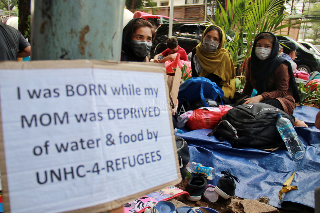 Dalam aksinya Para pencari suaka yang mayoritas berasal dari Timur menuntut agar UNHCR menepati janji bantuan yang telah disepakati. 