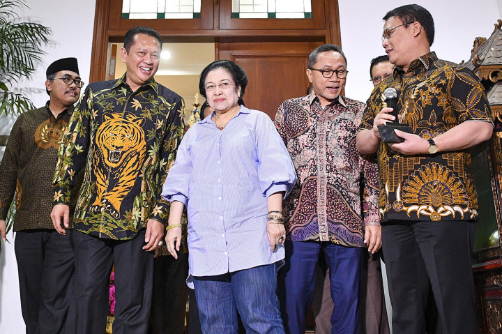 Pimpinan MPR RI menemui Presiden ke-5 Megawati Soekarnoputri di kediamannya, di Jalan Teuku Umar, Jakarta Pusat.