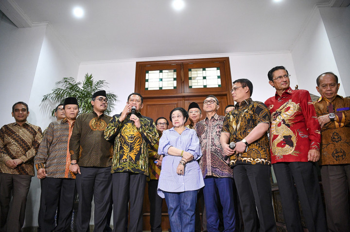 Selain memberikan undangan pelantikan Joko Widodo (Jokowi) sebagai presiden, para pimpinan MPR ingin mendengarkan pandangan Megawati mengenai wacana amendemen UUD 1945 terkait Garis Besar Haluan Negara (GBHN).