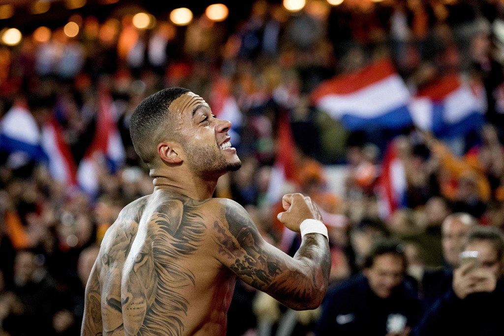 Memphis Depay menjadi bintang dengan menyumbang dua gol. AFP Photo/Koen Van Weel
