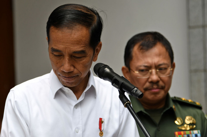 Jokowi juga menyebut Wiranto ingin segera pulang dan bisa kembali beraktivitas seperti biasa.