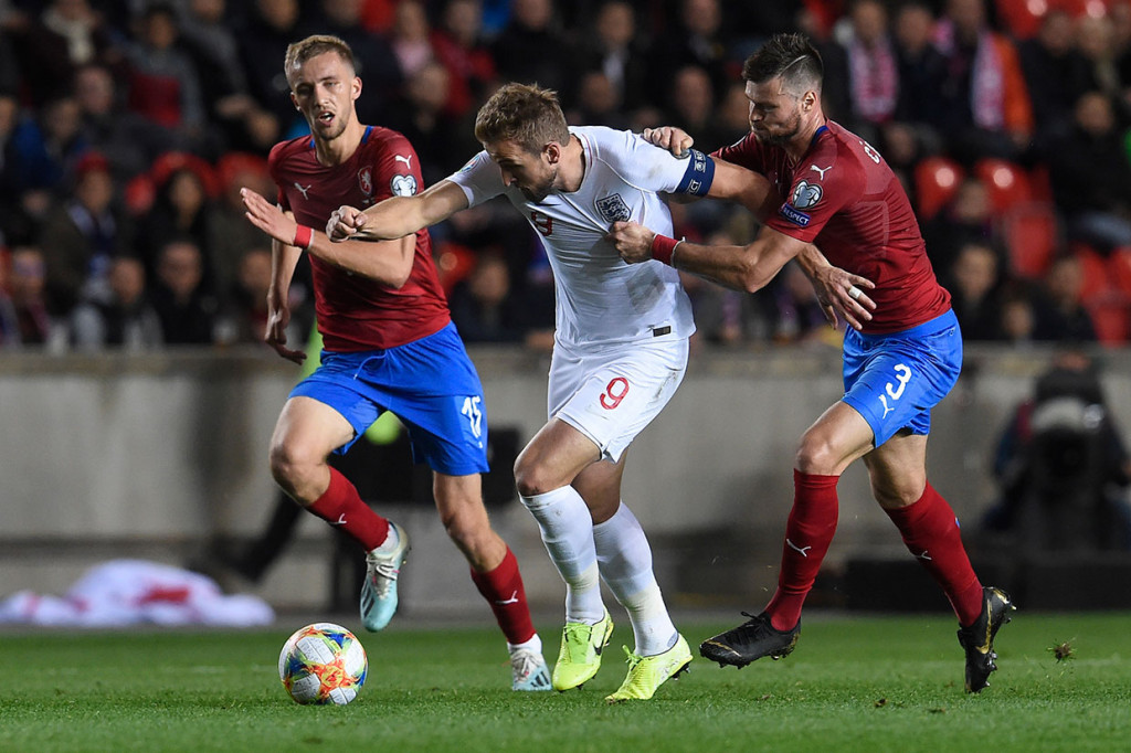 Laga kedua kesebelasan yang berlangsung di Stadion Sinobo, Praha, Sabtu, 12 Oktober 2019 dini hari WIB berjalan menarik. Para pemain Timnas Ceko dan Inggris bermain terbuka sejak awal laga.