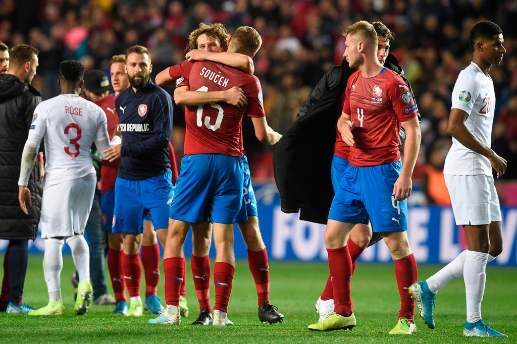 Tidak ada tambahan gol lagi hingga laga usai. Hasil tersebut membuat Ceko menempel pemuncak klasemen Grup A Inggris dengan poin sama yaitu 12. Namun inggris lebih unggul jumlah produktivitas gol serta masih menyisakan satu pertandingan lebih banyak dibanding Ceko.