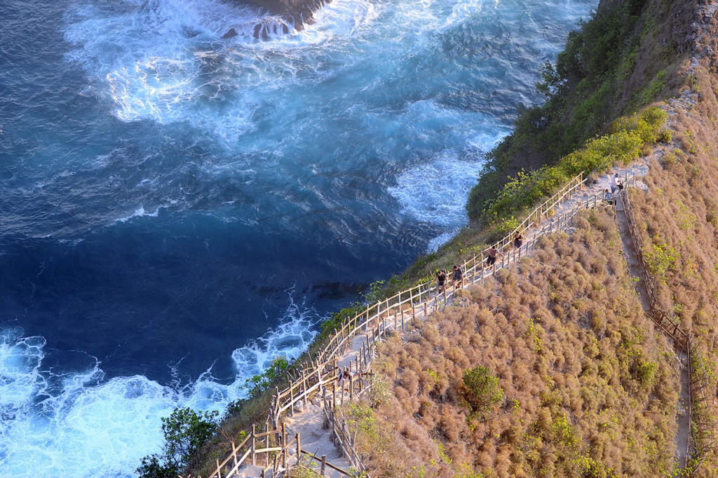 Pantai Kelingking yang menduduki peringkat 19 dari 25 Pantai Terbaik di Dunia 2019 versi Travellers Choice Award oleh situs TripAdvisor tersebut merupakan salah satu destinasi wisata utama di Pulau Nusa Penida.