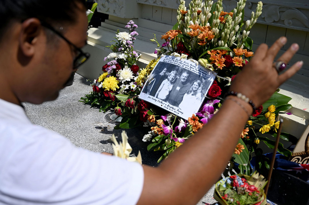 Bom Bali 1 pada 12 Oktober 2002 menewaskan 202 orang dan 2019 lainnya terluka. Kebanyakan korban merupakan wisatawan asing yang sedang berkunjung ke lokasi yang merupakan tempat wisata tersebut. Peristiwa ini dianggap sebagai peristiwa terorisme terparah dalam sejarah Indonesia. 