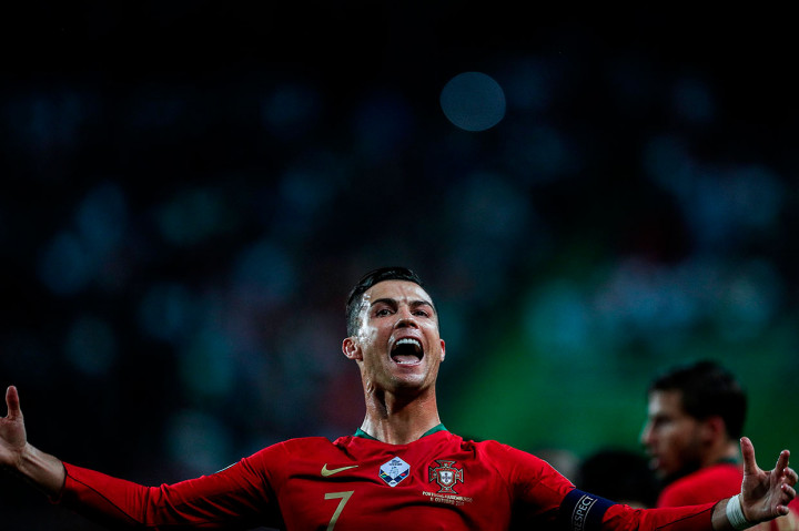 Pesepakbola berusia 34 tahun tersebut sekarang hanya selisih 15 gol di belakang rekor internasional sepanjang masa sebanyak 109 gol yang dipegang mantan striker Iran, Alie Daei.