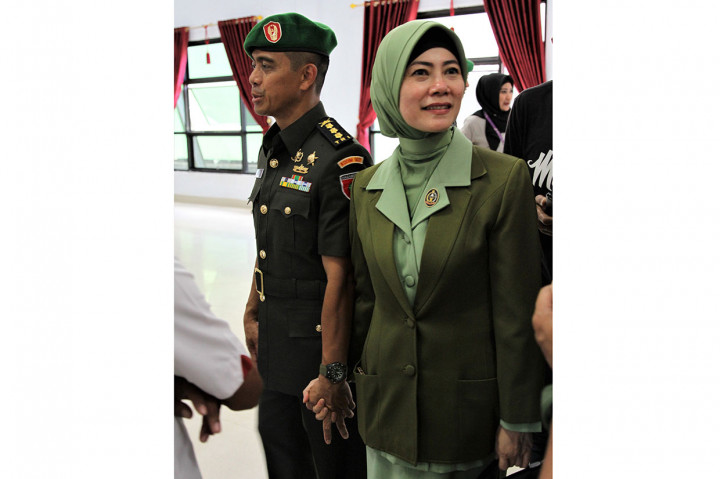 Hendi Suhendi yang baru menjabat sekitar tiga bulan diberhentikan dari jabatan karena melanggar Undang-Undang Nomor 25 Tahun 2014 tentang Hukum Disiplin Militer. Hendi Suhendi juga diganjar sanksi militer berupa penahanan ringan selama 14 hari. Adapun istri Kolonel Hendi berinisial IPDN yang melakukan posting-an melalui media sosial berkonsekuensi menjalani proses peradilan umum atas dugaan melanggar UU Nomor 19 tahun 2016 tentang perubahan atas UU Nomor 8 tentang Informasi dan Transaksi Elektronik.