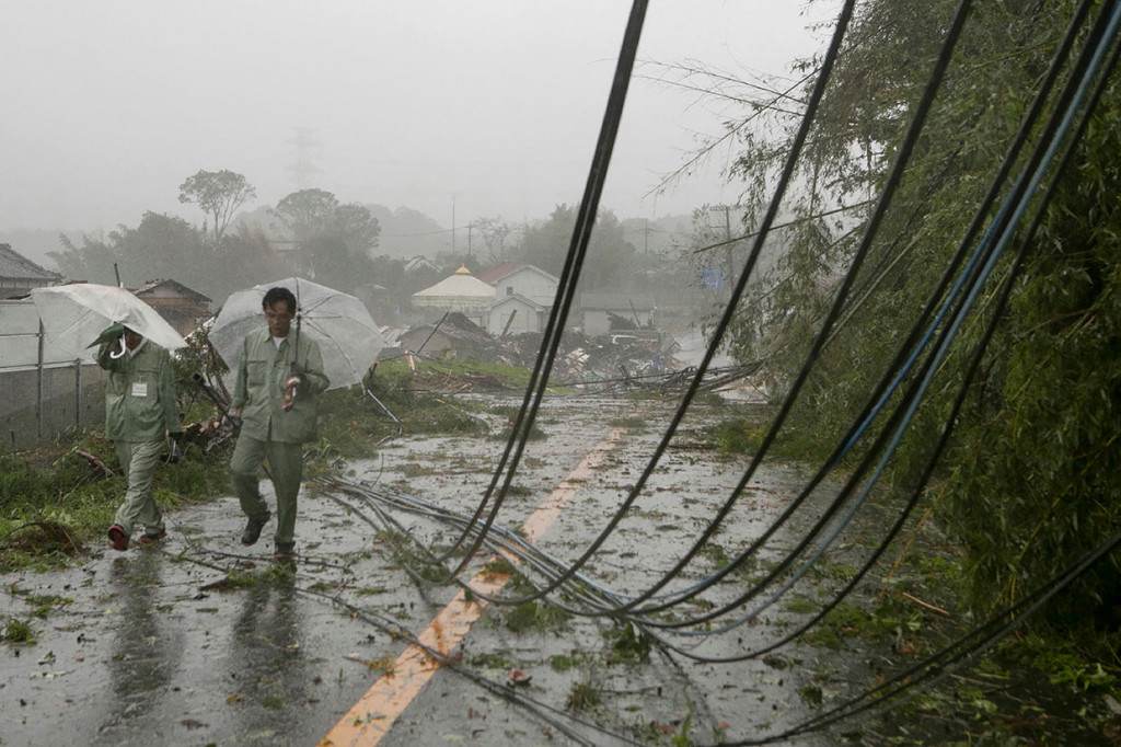 Badai Hagibis, yang berarti 'cepat' dalam bahasa Tagalog Filipina, akan mendarat di Pulau Honshu pada hari Sabtu, setelah badai terkuat mengguncang Jepang dalam beberapa tahun terakhir dan menghancurkan 30 ribu rumah dan mengakibatkan aliran listrik padam.   