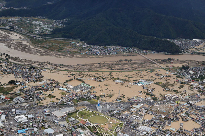 Topan Hagibis yang menghantam Tokyo, pada Sabtu, 12 Oktober hingga Minggu, 13 Oktober 2019 telah mengakibatkan setidaknya 14 orang tewas dan 16 lainnya hilang, serta sejumlah wilayah terendam banjir.