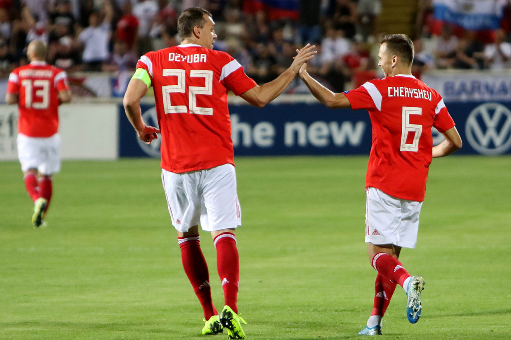 Denis Cheryshev menjadi pembuka keran gol Rusia saat laga baru berjalan sembilan menit. 