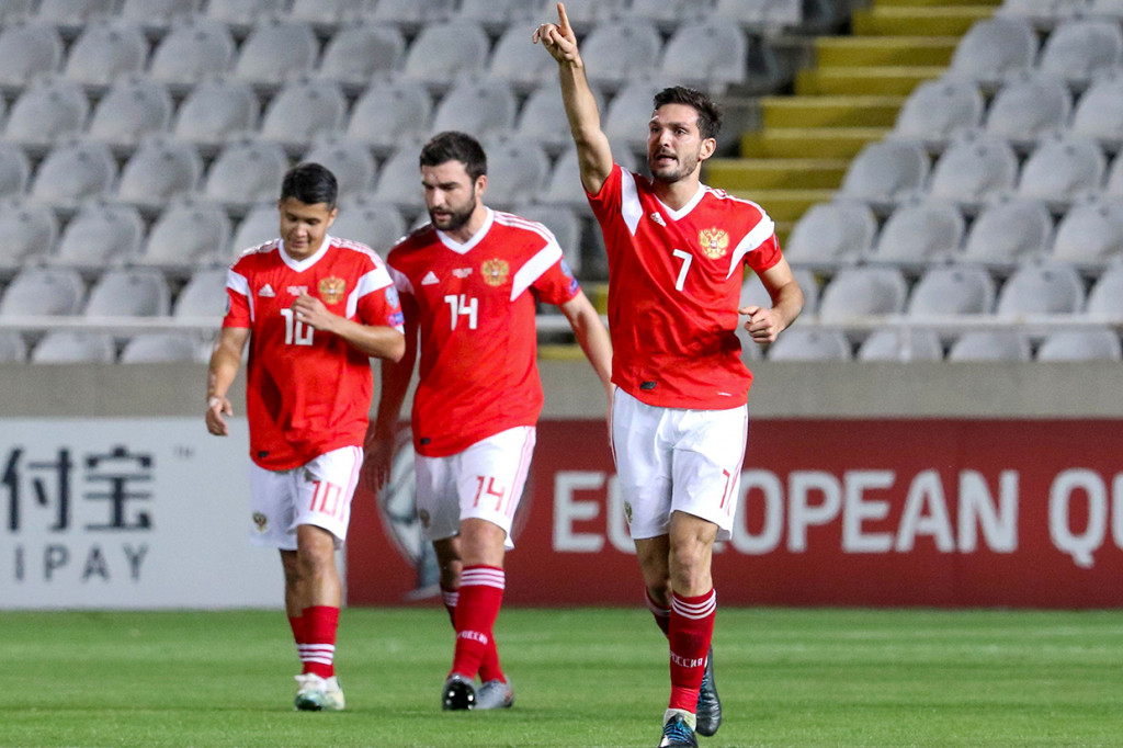 Magomed Ozdoyev pun menggandakan gol tim tamu di menit ke-23. Dua gol tanpa balas bertahan hingga turun minum.