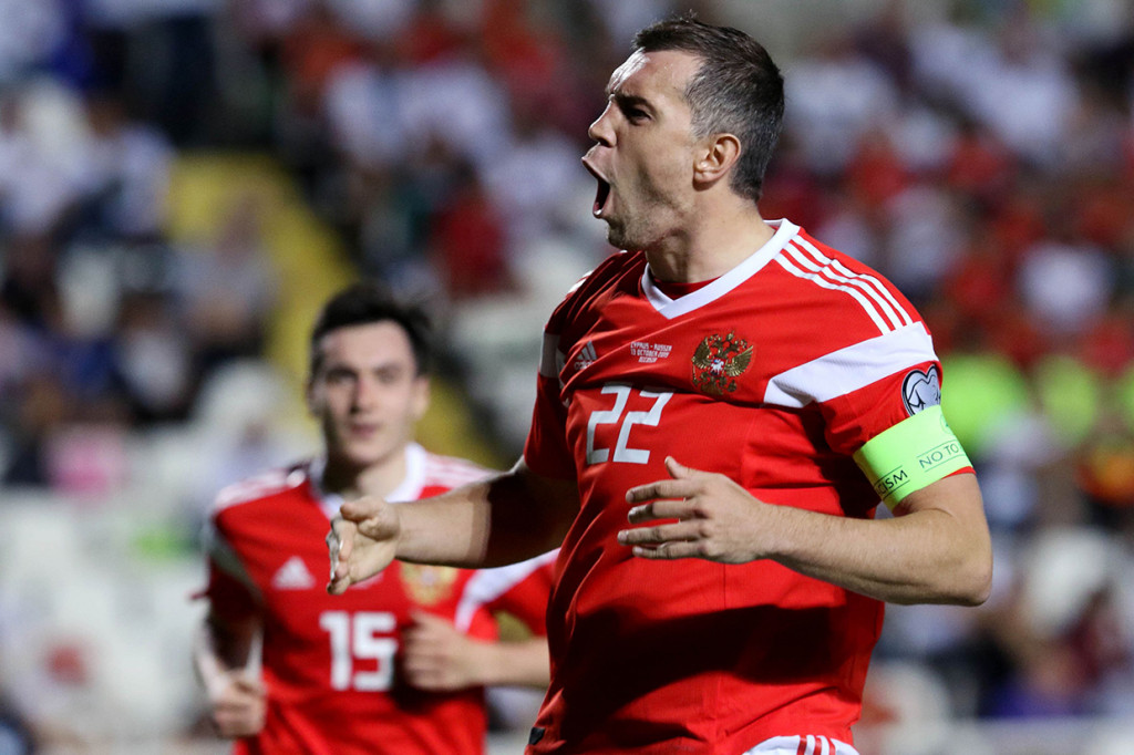 Artem Dzyuba menambah keunggulan menjadi 3-0 lewat sontekannya di pertengahan babak kedua. 