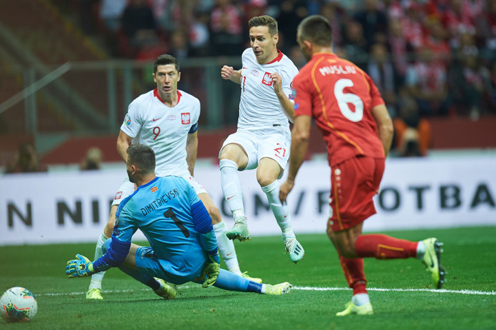 Frankowski mencetak gol pada menit ke-74 usai meneruskan sepakan Robert Lewandowski di kotak penalti. Sementara Milik juga menyontek bola umpan kapten Polandia tersebut.