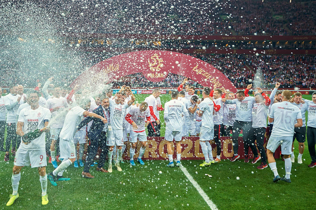 Polandia jadi tim kedua yang lolos ke putaran final di hari ini setelah Rusia, sekaligus tim keempat bersama Belgia dan Italia.