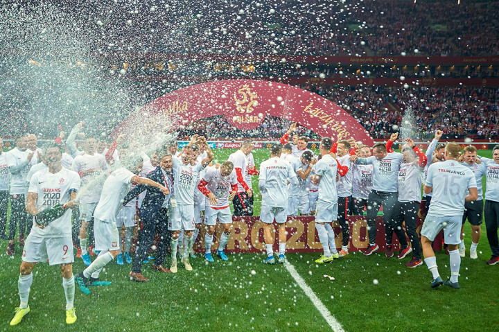 Polandia jadi tim kedua yang lolos ke putaran final di hari ini setelah Rusia, sekaligus tim keempat bersama Belgia dan Italia.