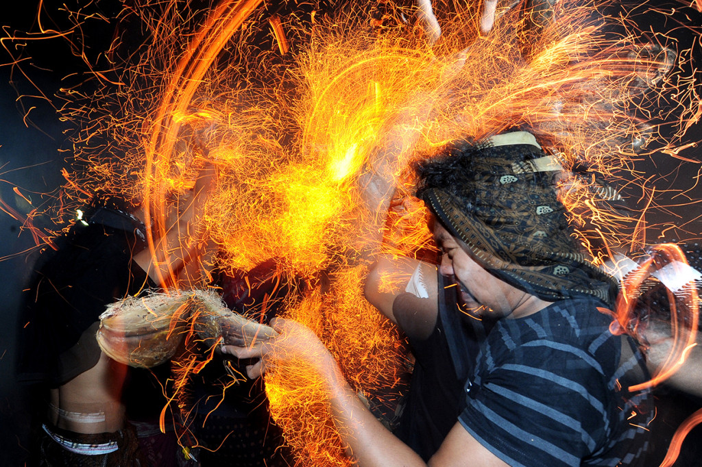Tradisi ini juga digelar untuk menyucikan alam, memohon keharmonisan sekaligus memupuk rasa persaudaraan. 