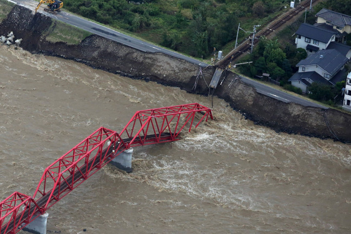 Topan Hagibis yang membawa angin kencang 216 kilometer per jam, tercatat sebagai salah satu topan paling dahsyat yang menerjang area Tokyo dalam beberapa dekade terakhir. AFP Photo/Jiji Press