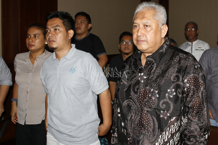 Vonis ini lebih rendah dari tuntutan jaksa Komisi Pemberantasan Korupsi (KPK), yaitu 3 tahun 6 bulan penjara serta denda Rp 250 juta subsider 6 bulan kurungan.