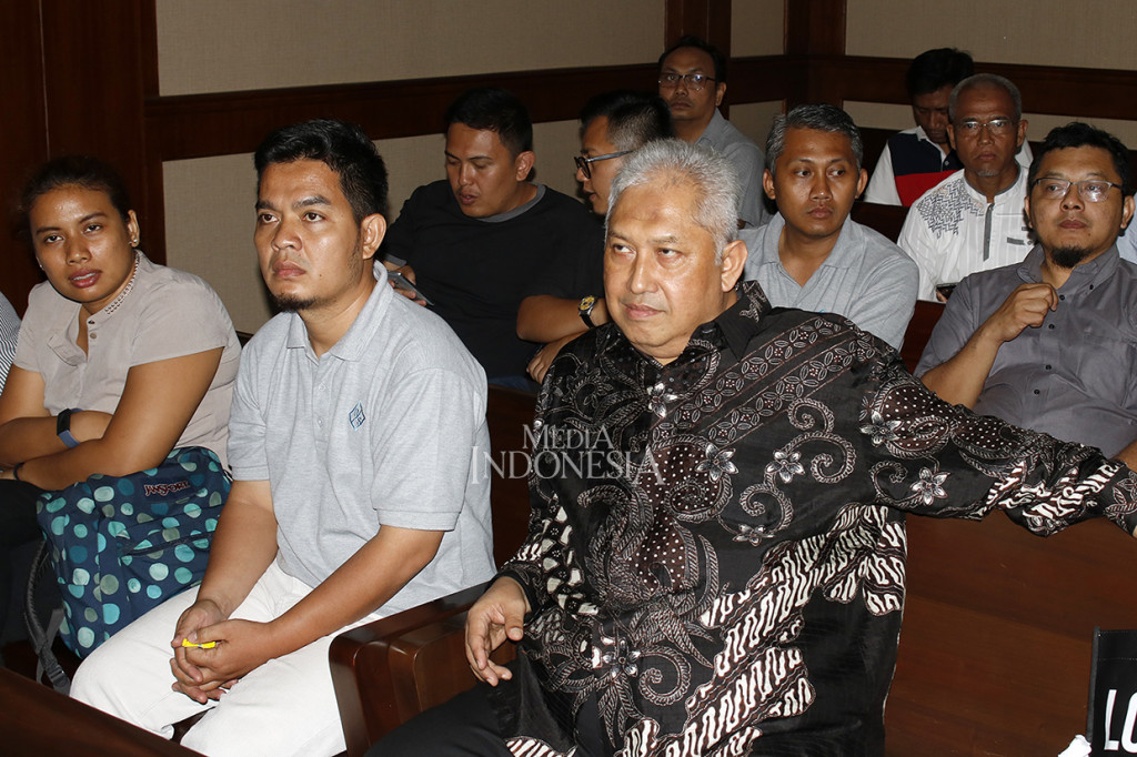 Erwin merupakan terdakwa kasus dugaan suap terkait penambahan anggaran Bakamla untuk pengadaan proyek satelit monitoring dan drone dalam APBN Perubahan tahun 2016.