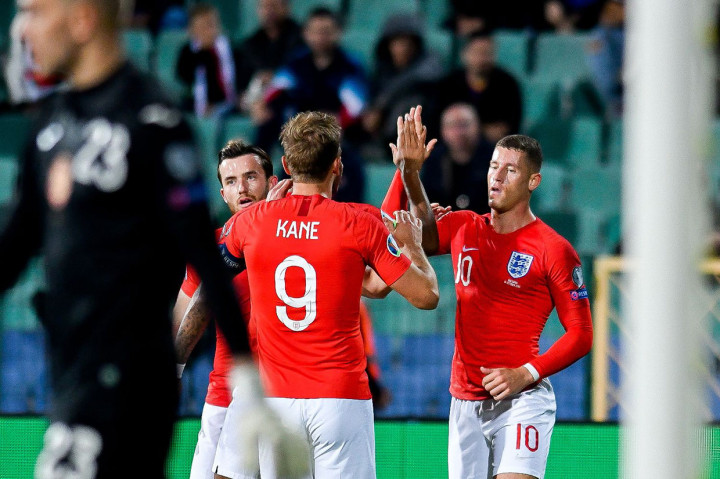 Ross Barkley kembali menjebol gawang Bulgaria pada menit ke-32 untuk mengubah kedudukan menjadi 3-0.