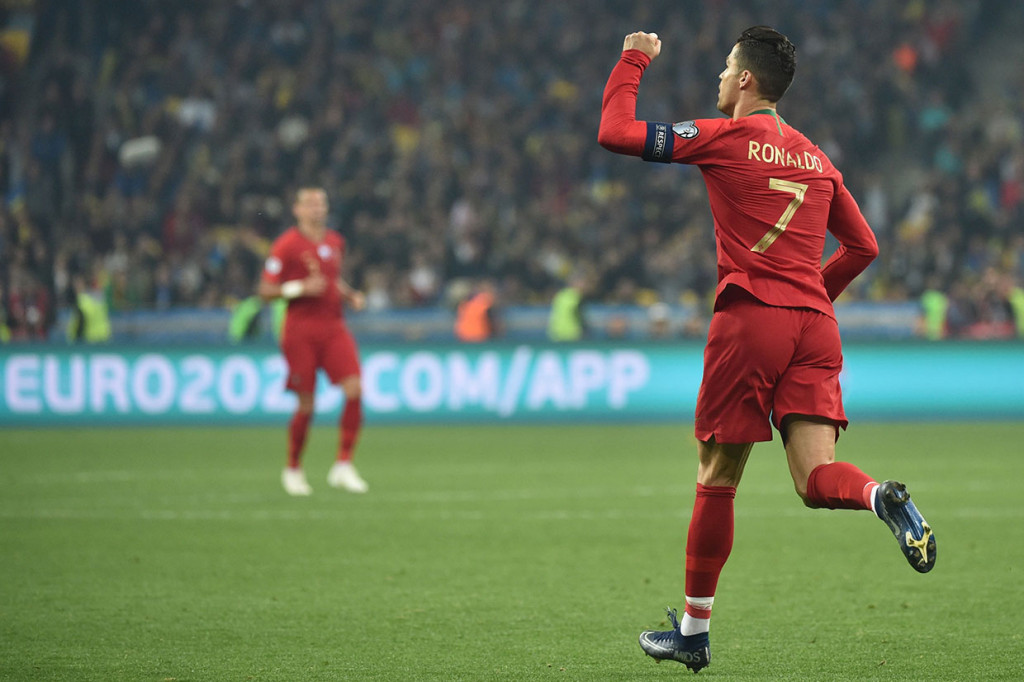 Rincian 700 gol CR7 adalah  lima gol bersama Sporting CP, 118 gol saat membela Manchester United, 450 gol di Real Madrid, dan 32 untuk klub sekarang Juventus, serta 95 gol bersama timnas Portugal.