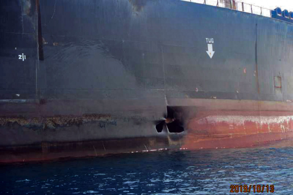 Serangan itu menyebabkan muatan kapal berupa minyak tumpah ke Laut Merah, kata NITC. Namun kemudian dapat dikendalikan oleh ABK dan kapal mulai bergerak perlahan kembali ke perairan Teluk.