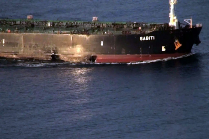 Teheran mengatakan kapal tanker Sabiti berbendera Iran itu dihantam oleh dua ledakan terpisah di pelabuhan Laut Merah Jeddah, Jumat, 11 Oktober 2019.