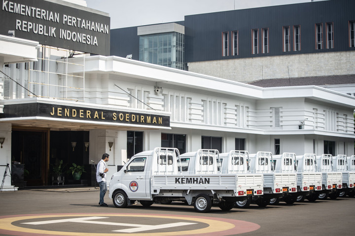 Mobil berjenis pikap tersebut terlihat sudah berlogo Kemhan.