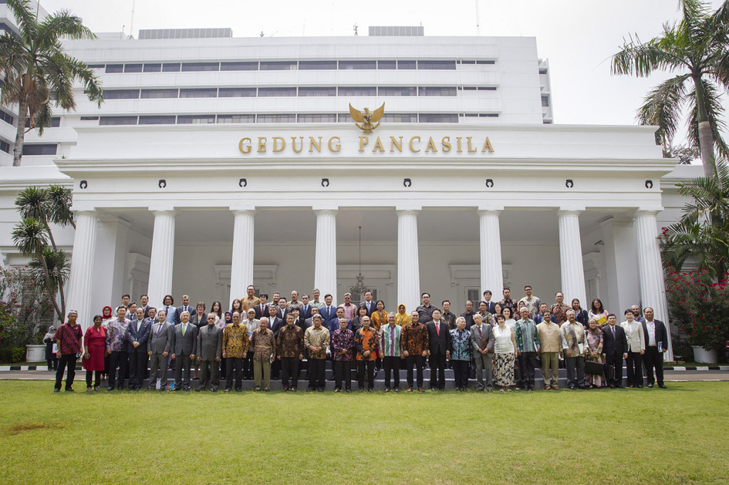 Konferensi Internasional DILA ke-30 dihadiri oleh Duta Besar negara sahabat, akademisi dan praktisi Hukum Internasional di Asia serta wakil dari Kementerian/Lembaga terkait yang akan membahas berbagai perkembangan hukum internasional di Asia serta kontribusi negara-negara di kawasan ini serta penerapan hukum dalam tataran domestik masing-masing negara.