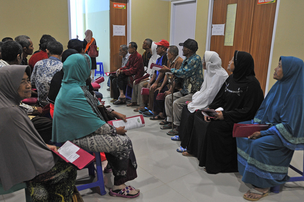 Menyambut Hari Kesehatan Nasional Polri menggelar Bakti Sosial Layanan Kesehatan secara serentak di 34 provinsi dengan jumlah pasien mencapai 54 ribu orang lebih. 
