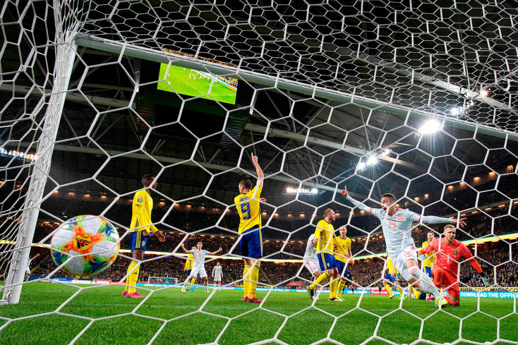 Kebobolan membuat Spanyol tampil makin agresif. Mereka berupaya menciptakan peluang-peluang guna menyamakan kedudukan. Gol akhirnya tercipta pada masa injury time. Spanyol mampu menaklukkan kiper Swedia Robin Olsen lewat gol Rodrigo. Skor 1-1 bertahan hingga laga usai.