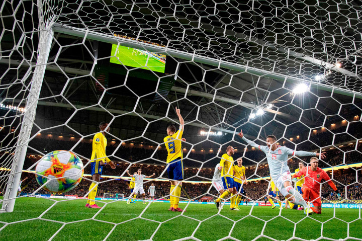 Kebobolan membuat Spanyol tampil makin agresif. Mereka berupaya menciptakan peluang-peluang guna menyamakan kedudukan. Gol akhirnya tercipta pada masa injury time. Spanyol mampu menaklukkan kiper Swedia Robin Olsen lewat gol Rodrigo. Skor 1-1 bertahan hingga laga usai.