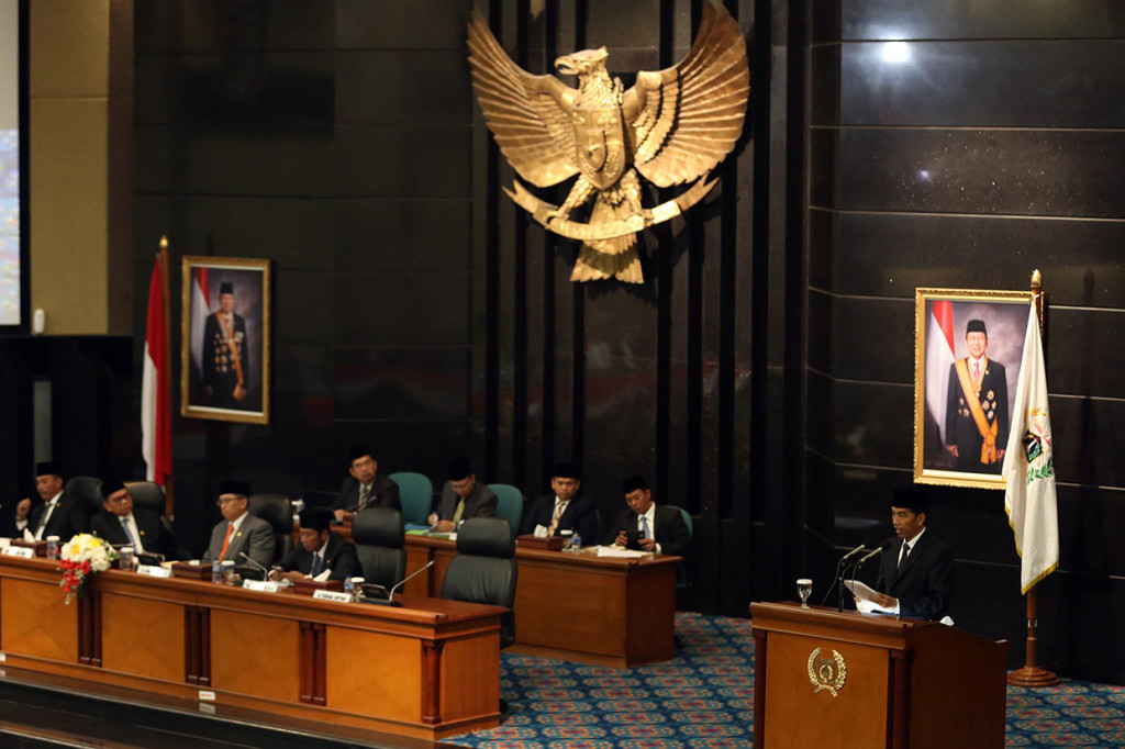 Gubernur DKI Jakarta yang juga Presiden Terpilih Jokowi menyampaikan pengunduran dirinya dalam sidang paripurna dengan agenda pembacaan surat pengunduran diri gubernur DKI di gedung DPRD DKI Jakarta, 2 Oktober 2014 silam. Jokowi menyampaikan mundur dari jabatan Gubernur DKI Jakarta periode 2012-2017 karena telah terpilih sebagai Presiden RI periode 2014-2019. MI/Ramdani