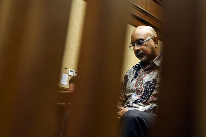 Sementara itu Karunia Alexander Muskita selaku perantara penerima suap untuk Direktur Produksi dan Teknologi PT Krakatau Steel (Persero) Tbk Wisnu Kuncoro dituntut 3 tahun penjara ditambah denda Rp100 juta subsider 3 bulan kurungan karena terbukti memfasilitasi penerimaan Rp101,76 juta dan USD4 ribu (sekitar Rp55,5 juta) dari dua pengusaha. 