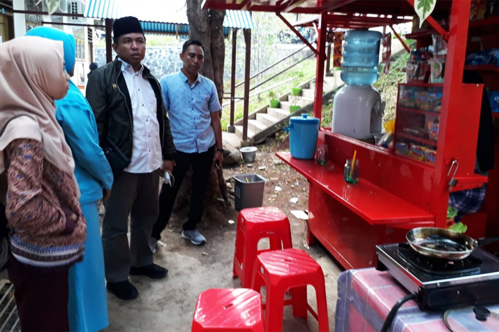 Kegiatan yang berlangsung selama satu hari ini ditutup dengan kunjungan langsung pemateri ke kedai usaha yang dikelola oleh kader Ikatan Mahasiswa Muhammadiyah Sulawesi Utara.