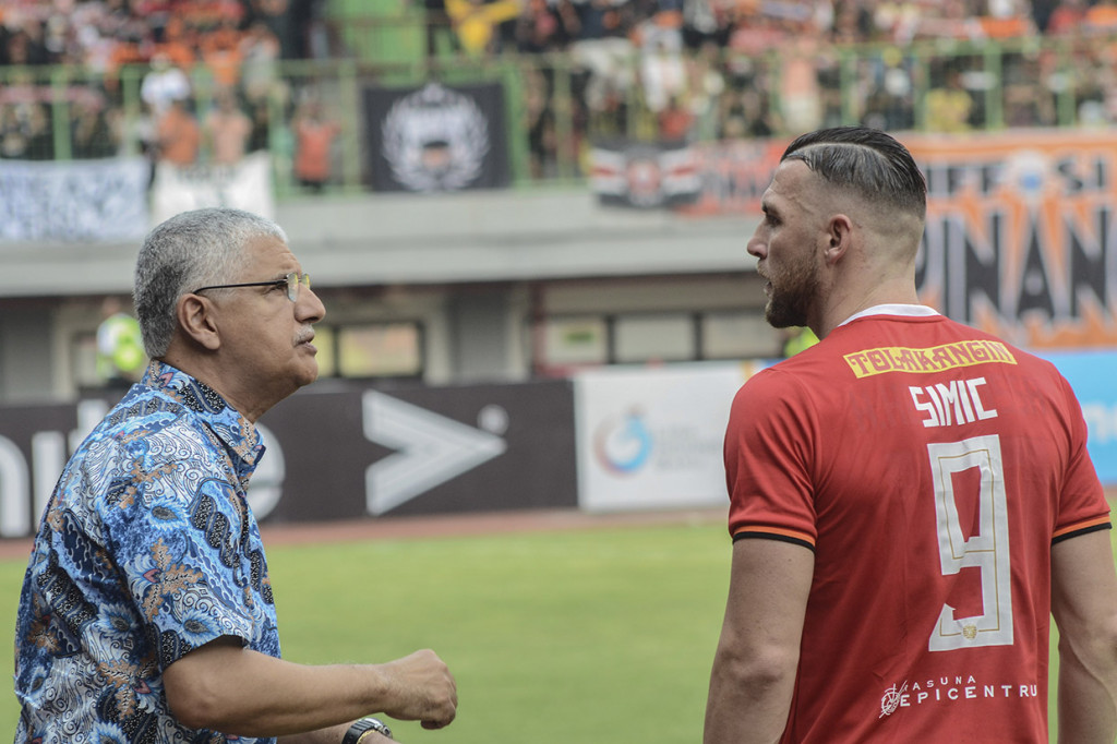 Sempat unggul lebih dulu lewat eksekusi penalti Marko Simic, Persija akhirnya bertekuk lutut di depan pendukung sendiri. 