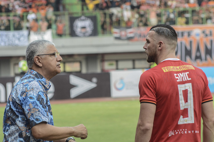 Sempat unggul lebih dulu lewat eksekusi penalti Marko Simic, Persija akhirnya bertekuk lutut di depan pendukung sendiri. 