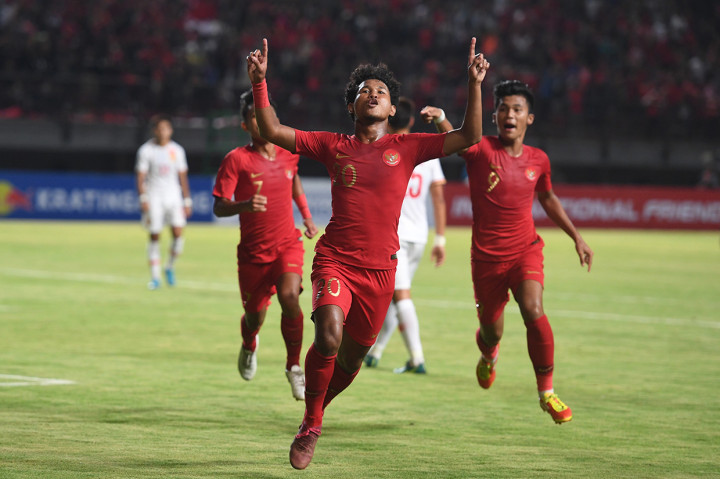 Tiga gol timnas U-19 Indonesia dicetak pada babak pertama, masing-masing oleh Amiruddin Bagus Kahfi (14'), Fajar Fathur Rachman (26'), dan Alfeandra Dewangga (36'). Adapun gol balasan China dicetak lewat titik penalti oleh Gianglong Tao.