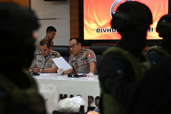 OA, W, dan A diketahui tergabung dalam kelompok teroris Jamaah Ansharut Daulah (JAD) Cirebon. Sementara Aulia alias Gondrong merupakan anggota JAD Bekasi kelompok Abu Zee.    OA berperan sebagai perakit bom. Demikian juga W, A, dan Aulia juga memiliki peran serupa. 