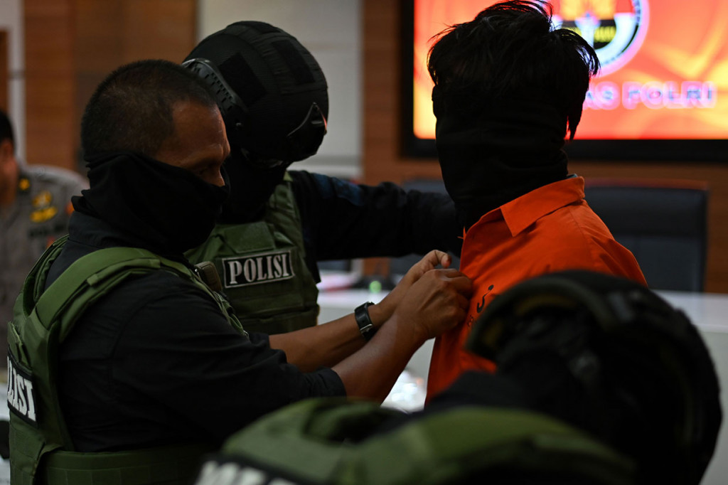 Dengan ditangkapnya keempat orang tersebut, maka total ada 40 terduga teroris yang diringkus Densus 88 dalam rentang waktu delapan hari sejak 10 Oktober hingga 17 Oktober 2019. 