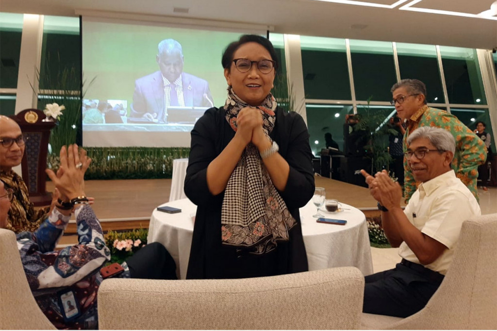 Menteri Luar Negeri RI Retno Marsudi meluapkan kegembiraannya setelah Indonesia kemabli terpiloh sebagai  anggota Dewan HAM PBB periode 2020-2022, dalam sesi nonton bareng pemungutan suara pencalonan Dewan HAM PBB di Kemlu, Jakarta, Kamis malam.  