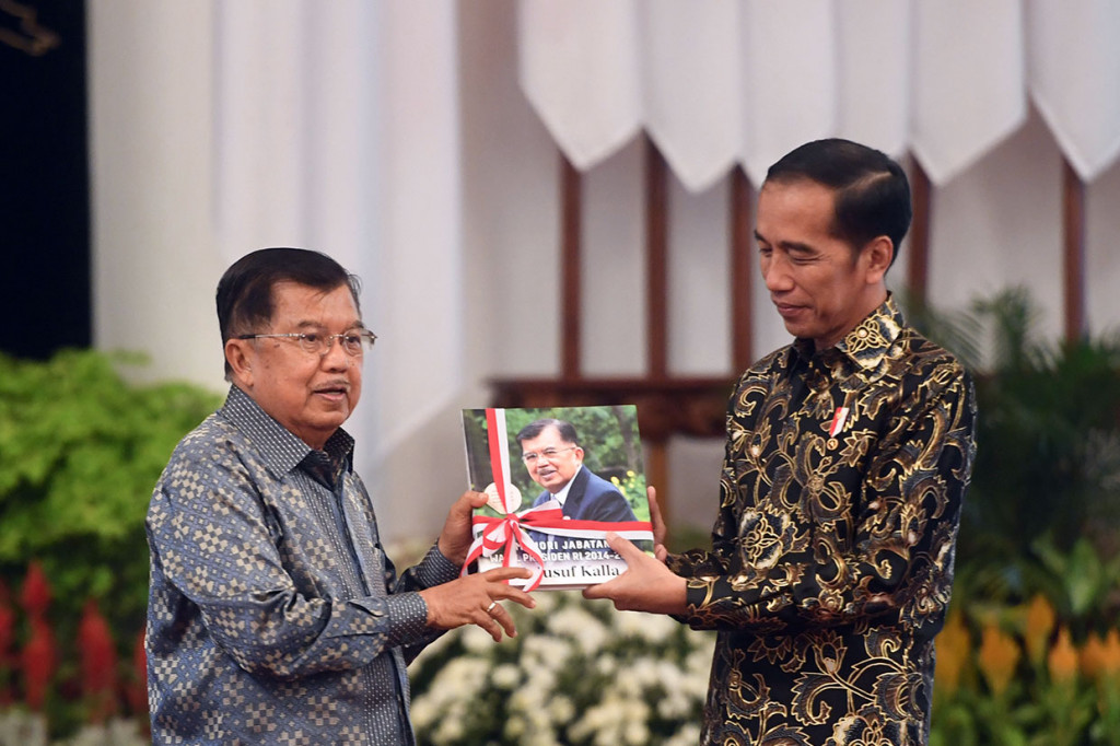 Sementara itu Wapres menyebut bekerja bersama Presiden Jokowi merupakan perjalanan hidup yang menurut dia selalu menarik. JK juga menyampaikan terima kasih baik kepada Presiden maupun para menteri atas dukungan selama bekerja bersama dalam naungan Kabinet Kerja. JK pada kesempatan tersebut memberikan buku 'Memori Jabatan Wakil Presiden RI 2014-2019 '.