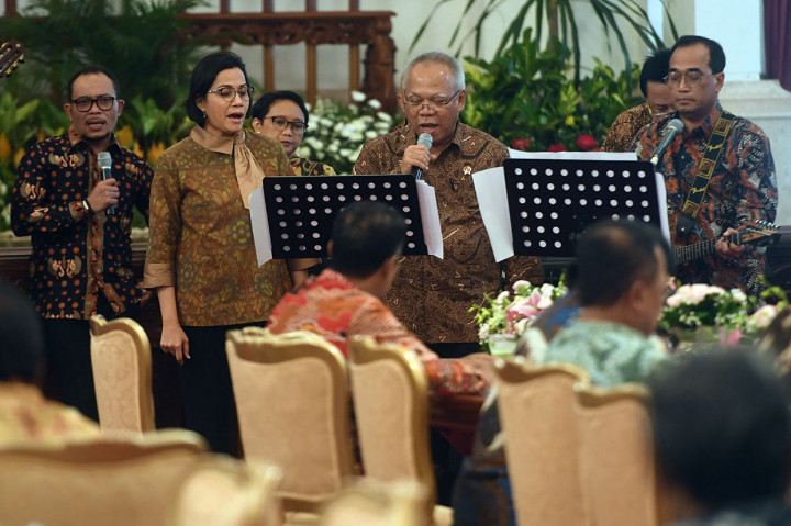 Acara itu ditutup dengan penampilan band fenomenal para menteri yakni Elek Yo Band yang salah satunya menyanyikan lagu 'My Way'.  