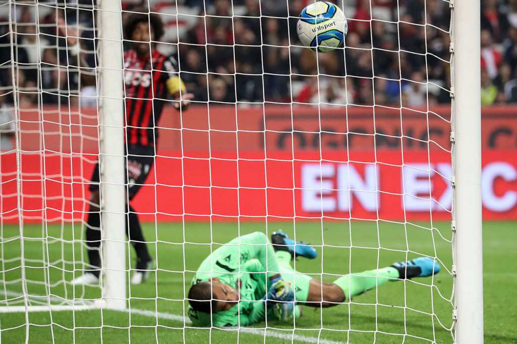 Di Maria membayar lunas kepercayaan pelatih Thomas Tuchel dengan mengemas gol kedua enam menit kemudian. Tembakan lambungnya usai mendapat umpan dari  Thomas Meunier mengecoh Benitez.