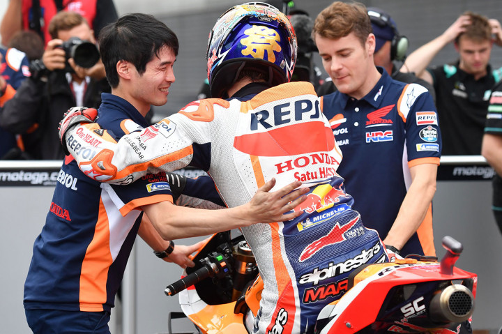 Pembalap yang baru saja mengunci gelar juara dunia MotoGP 2019 di Thailand dua pekan lalu itu mencatatkan waktu tercepat satu menit 45,763 detik di trek sepanjang 4,8 km tersebut, demikian laman resmi MotoGP.