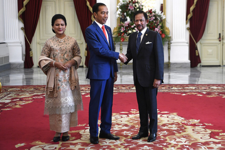 Sebelumnya, Presiden Jokowi juga menerima kunjungan kehormatan Sultan Brunei Darussalam Sultan Hassanal Bolkiah di Istana Merdeka, Jakarta.