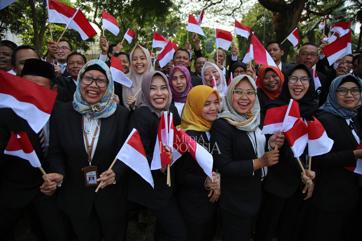 Mereka mengiringi keberangkatan Presiden Joko Widodo dan Ibu Iriana Joko Widodo menuju pelantikan Presiden-Wakil Presiden periode 2019-2024. 