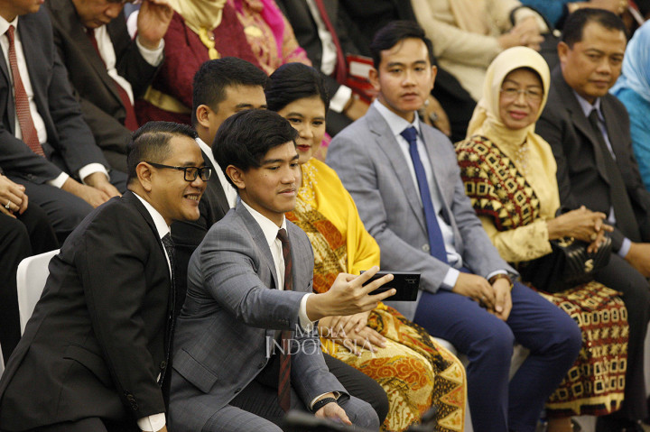 Keluarga inti Presiden Joko Widodo antara lain Gibran Rakabumi, Kahiyang Ayu, Bobby Nasution dan Kaesang Pangarep hadir dalam rapat paripurna pelantikan Presiden dan Wakil Presiden terpilih Joko Widodo dan Maruf Amin di Gedung Nusantara, Kompleks Parlemen Senayan, Jakarta. MI/Susanto