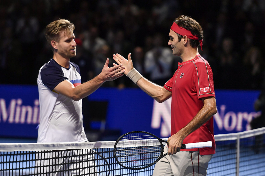 Di partai pembuka, petenis asal Swiss tersebut mengalahkan petenis kualifikasi asal Jerman Peter Gojowczyk 6-2, 6-1. Kemenangan itu memperpanjang rekor karirnya di turnamen menjadi 72-9 sekaligus mencatat kemenangan beruntun di Basel menjadi 21 pertandingan berturut-turut.